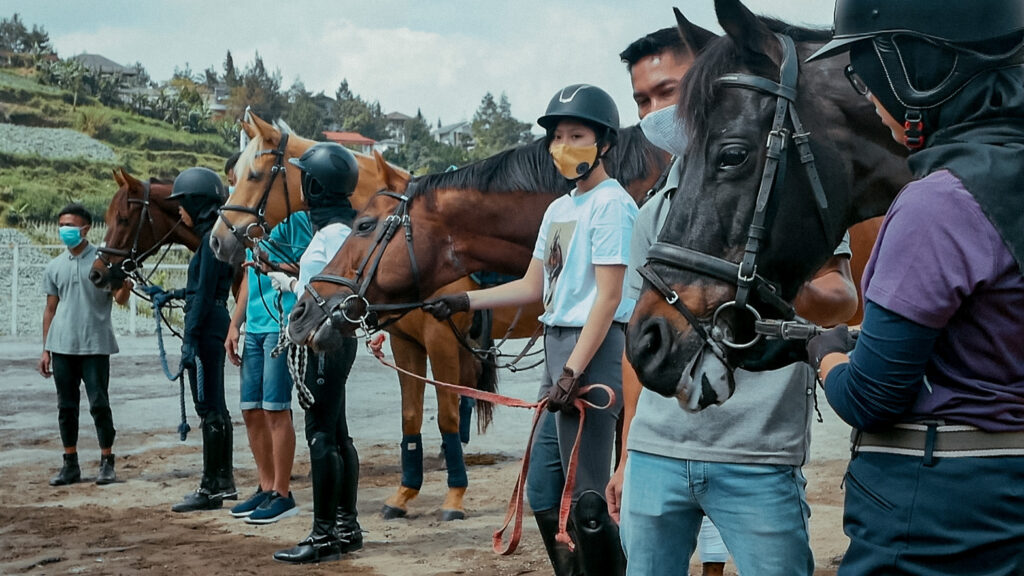 This image has an empty alt attribute; its file name is Riding-Lesson-1024x576.jpg